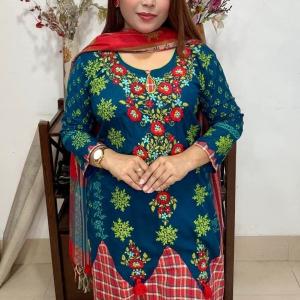 বেক্সি ব্লক ড্রেস এর সাথে হাতের কাজ